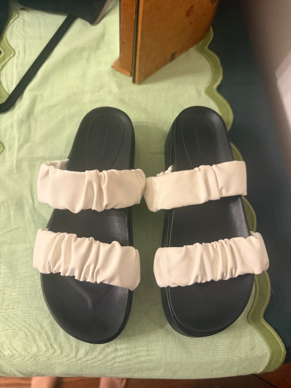 Universal Thread Cream Ruched Double-Strap Slide Sandals Size 8.5